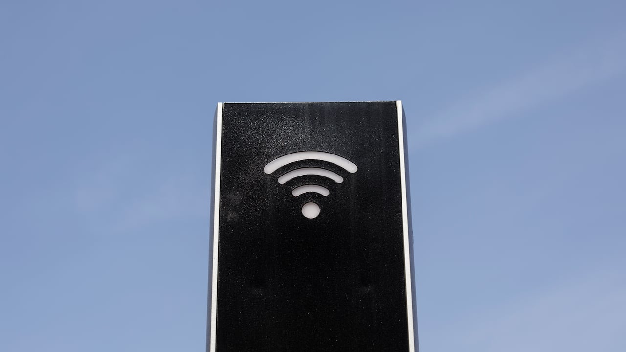 La conexión a WiFi es inalámbrica.