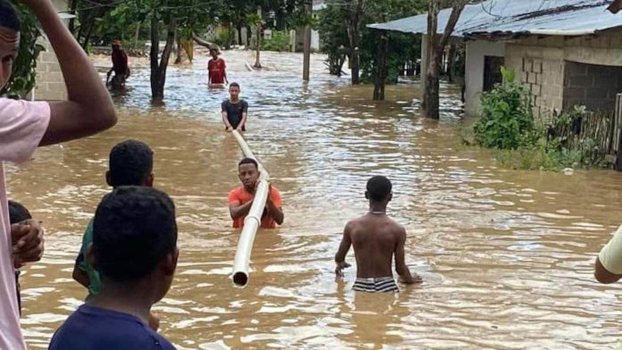Creciente súbita de arroyos en San Cayetano, Bolívar.