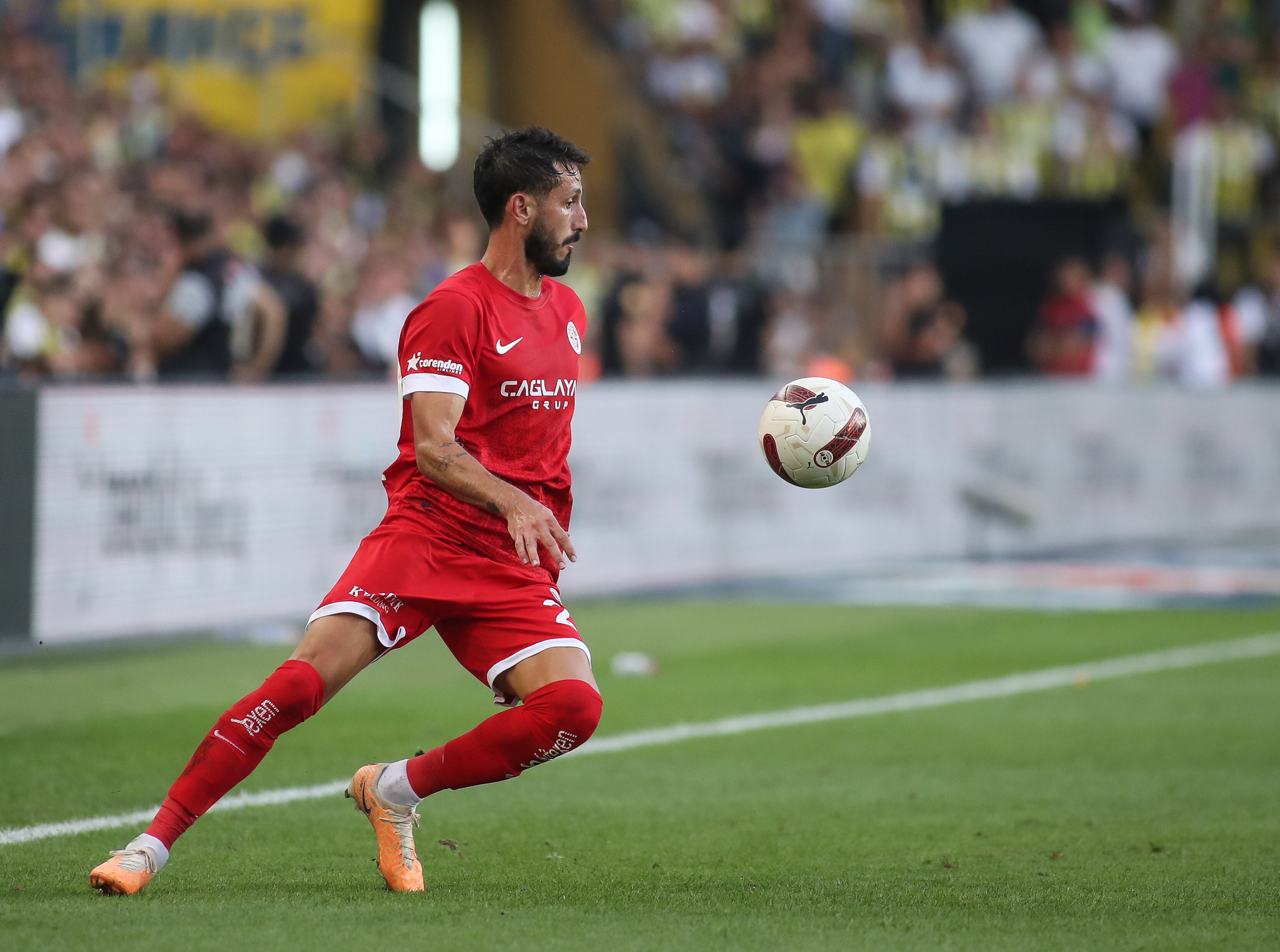 ISTANBUL, TURKEY - SEPTEMBER 17: Sagiv Jehezkel of Antalyaspor in action during the Turkish Super League match between Fenerbahce and Antalyaspor at Ulker Sukru Saracoglu Stadium on September 17, 2023 in Istanbul, Turkey. (Photo by Ahmad Mora/DeFodi Images via Getty Images)