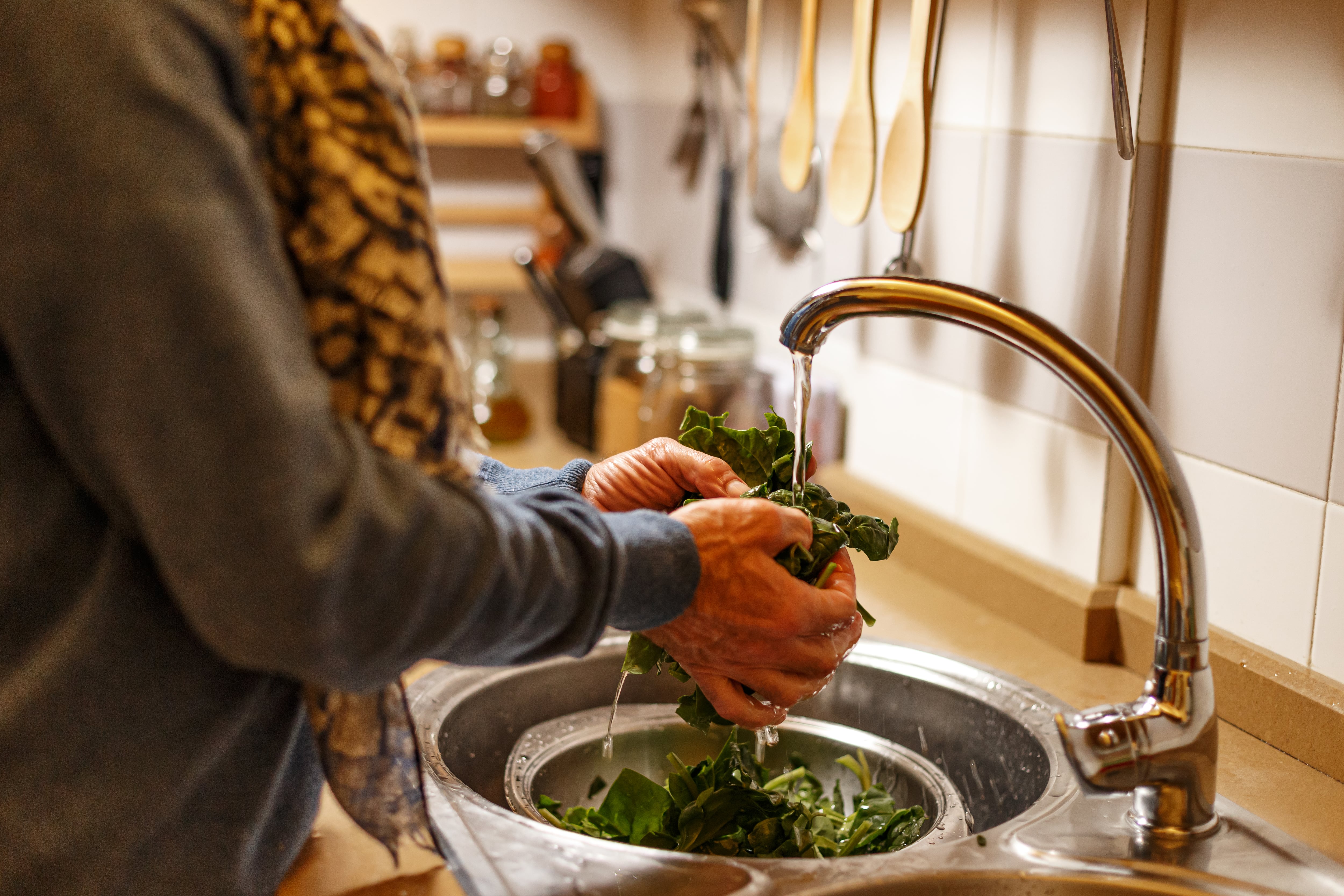 Esta es la forma adecuada de lavar las espinacas.