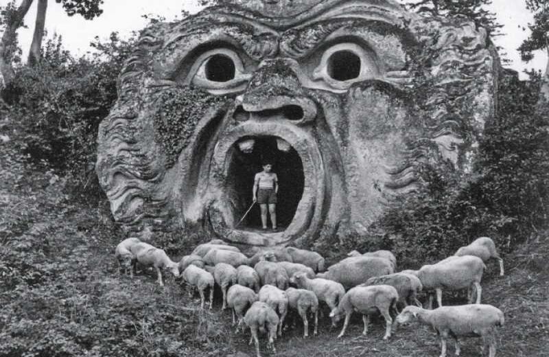 'Bomarzo', de Manuel Mujica Lainez , es una novela histórica que transcurre en estos emblemáticos  jardines ubicados en Italia.