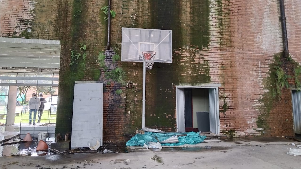 Las obras de la Unidad Deportiva El Salitre que están abandonadas