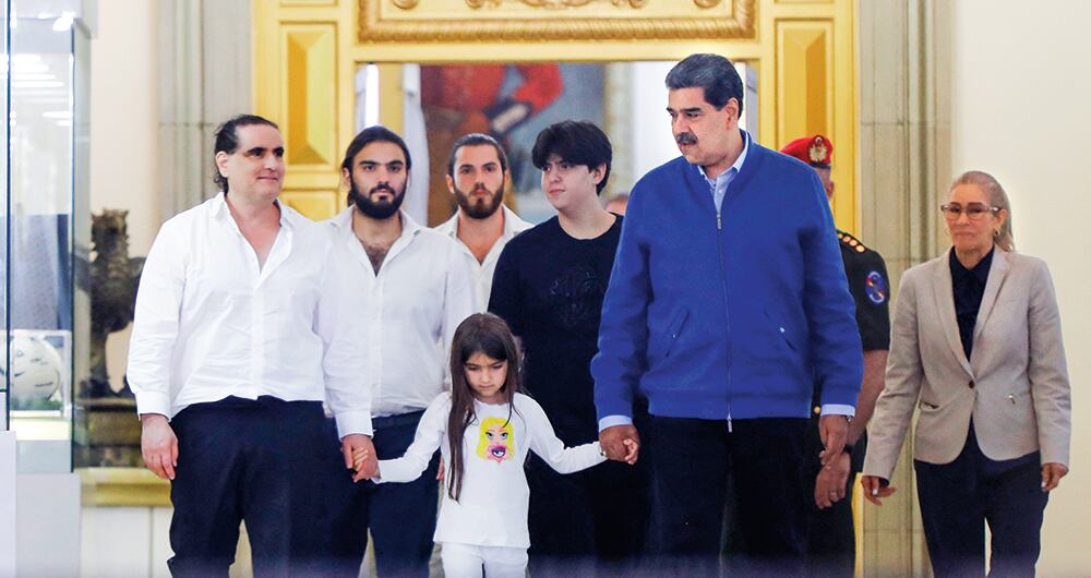 Álex Saab y su familia junto a Nicolás Maduro.