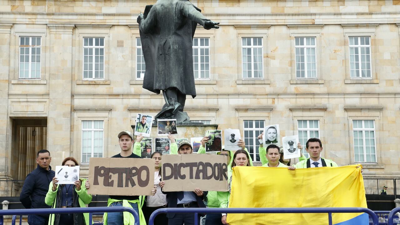 El plantón estuvo encabezado por el representante a la Cámara José Jaime Uscátegui.