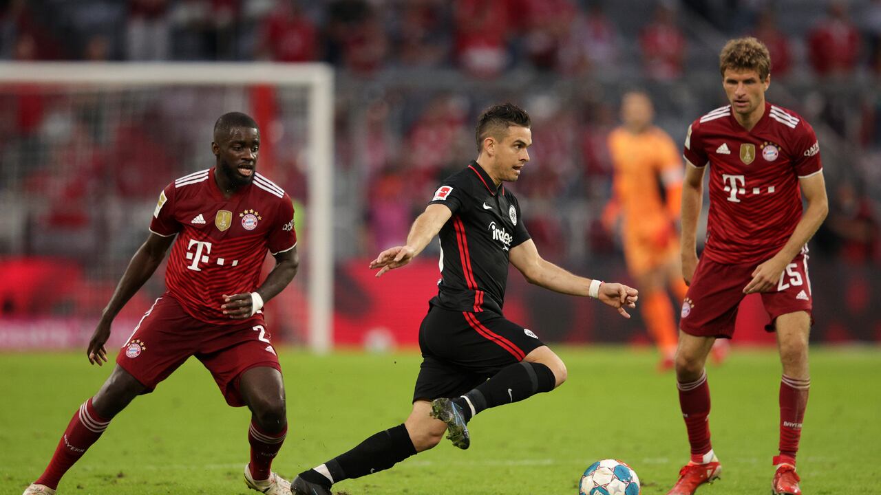 MUNICH, GERMANY - OCTOBER 03: Rafael Santos Borre of Eintracht Frankfurt on the ball during the Bundesliga match between FC Bayern München and Eintracht Frankfurt at Allianz Arena on October 03, 2021 in Munich, Germany. (Photo by Adam Pretty/Getty Images)