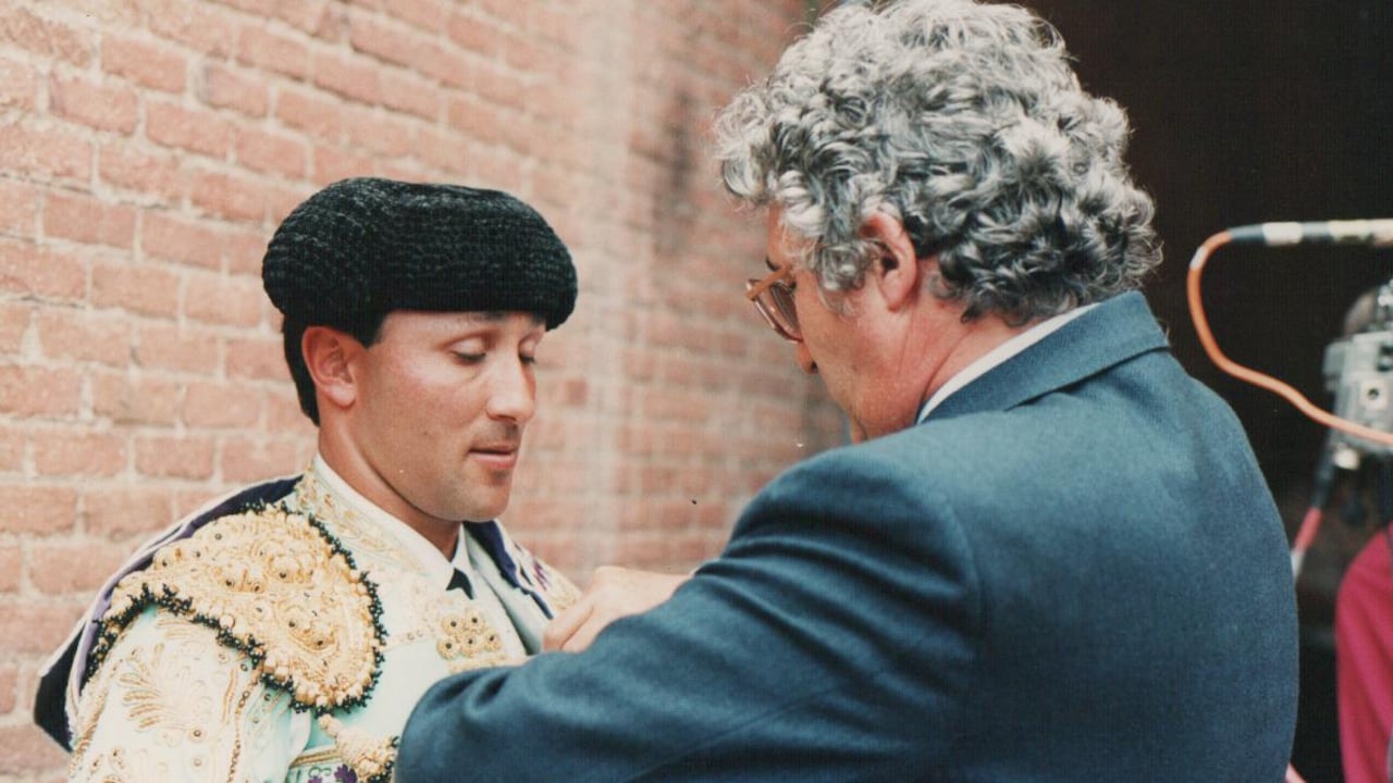 Madrid, 21 de mayo de 1991. César Rincón y Luis Álvarez en el patio de cuadrillas de la plaza de toros de Las Ventas. Minutos antes de la consagración del torero colombiano.