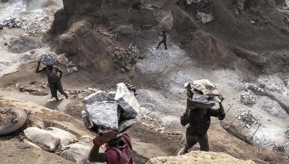 Fuentes oficiales señalan que las víctimas murieron por una explosión ocasionada por un incendio en una zona donde había tacos de dinamita de contrabando.(Foto: JOHN WESSELS / AFP)