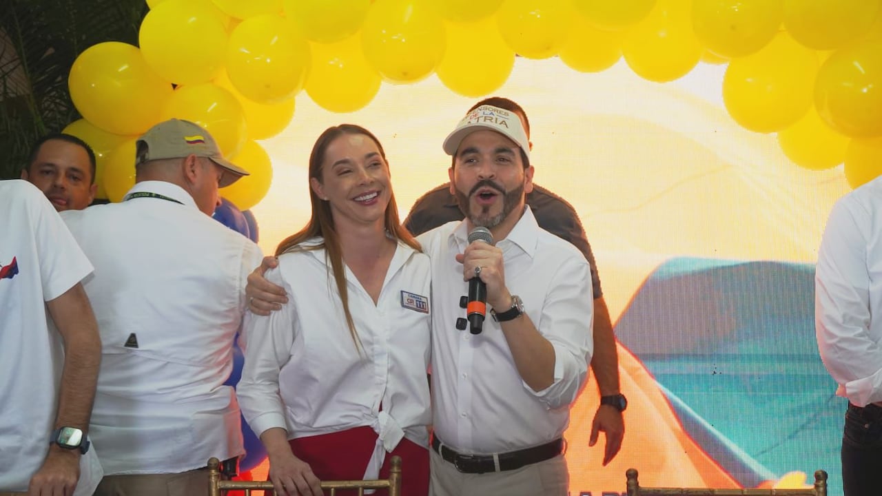 Edna Tafur, aspirante a la Cámara de Representantes, y el candidato presidencial, Abelardo de la Espriella.