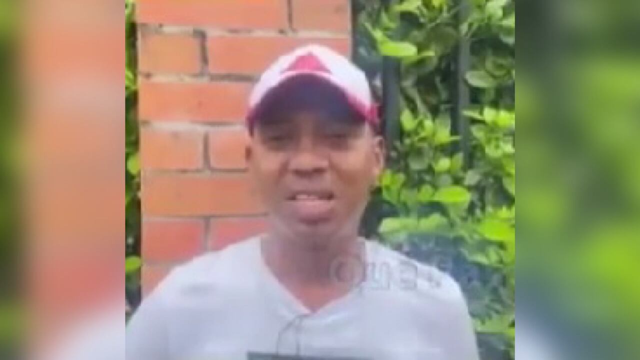 El taxista dijo que estaba estresado cuando atacó el bus.