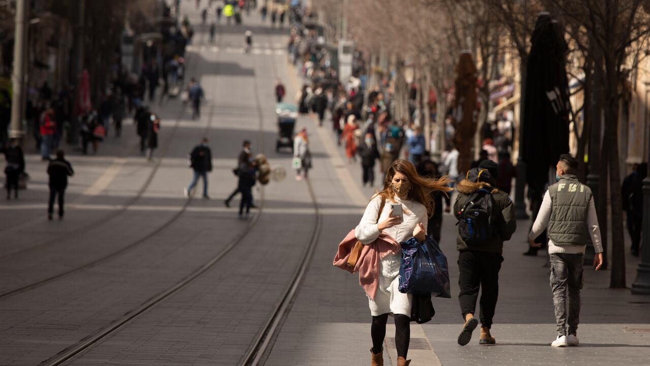 Jerusalén, donde se han presentado la mayoría de los casos, que hoy solo ascienden a 1000, también ha visto suavizar las medidas preventivas.