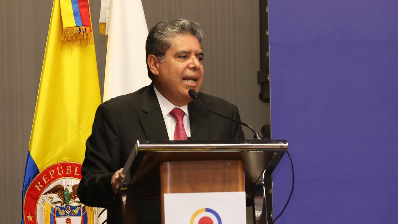El contralor Carlos Hernán Rodríguez se refirió a la doble moral de los funcionarios que participan en política electoral.
