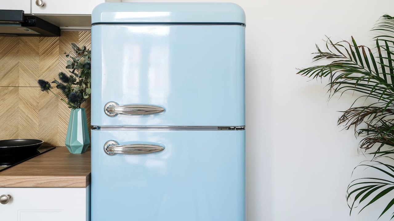 La cercanía a fuentes de calor obliga a la nevera a trabajar con mayor esfuerzo.