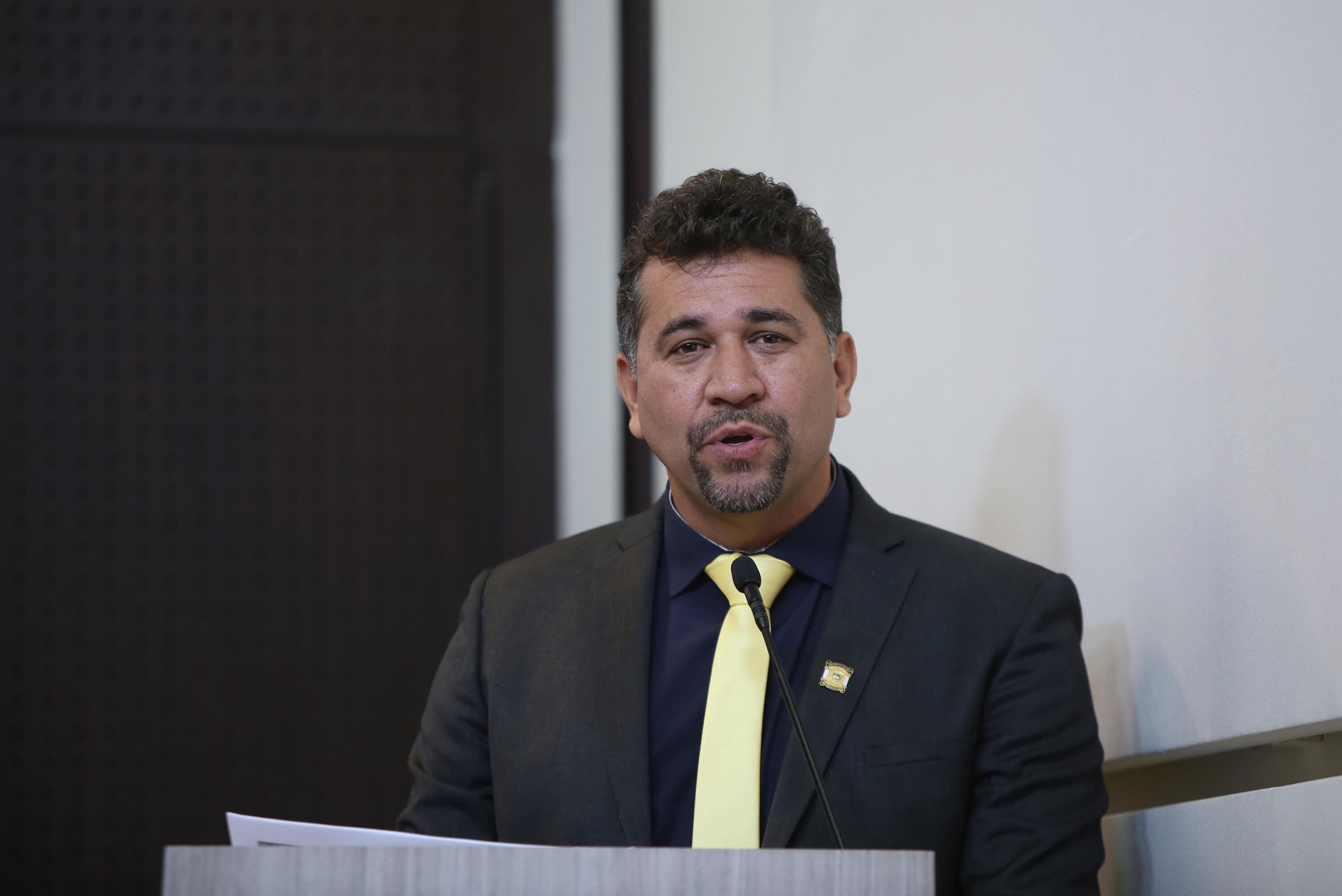 León Fredy Muñoz Lopera es un político y licenciado en educación colombiano. Se desempeña como embajador de Colombia en Nicaragua.