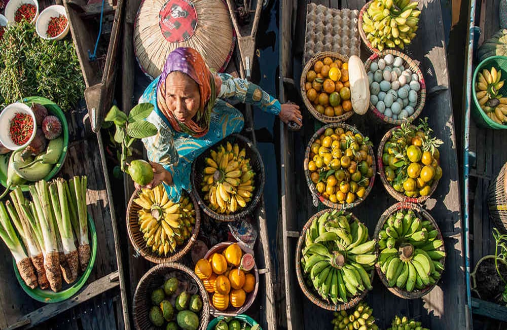 Dentro de su gran variedad gastronómica, las frutas exóticas son los productos más llamativos. Maggis, salak, durian, rambutan y carambola son algunas de ellas. Foto: iStock.