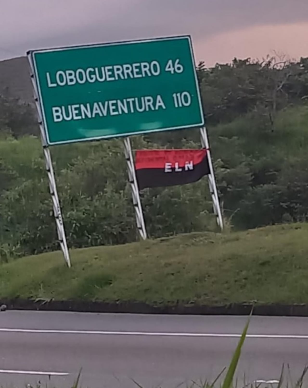 El ELN sigue sembrando terror en el país: panfletos alusivos al grupo armado aparecieron este martes en varias vías del Valle
