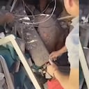 El milagroso rescate de un bebé y su mamá de los escombros en Cali.