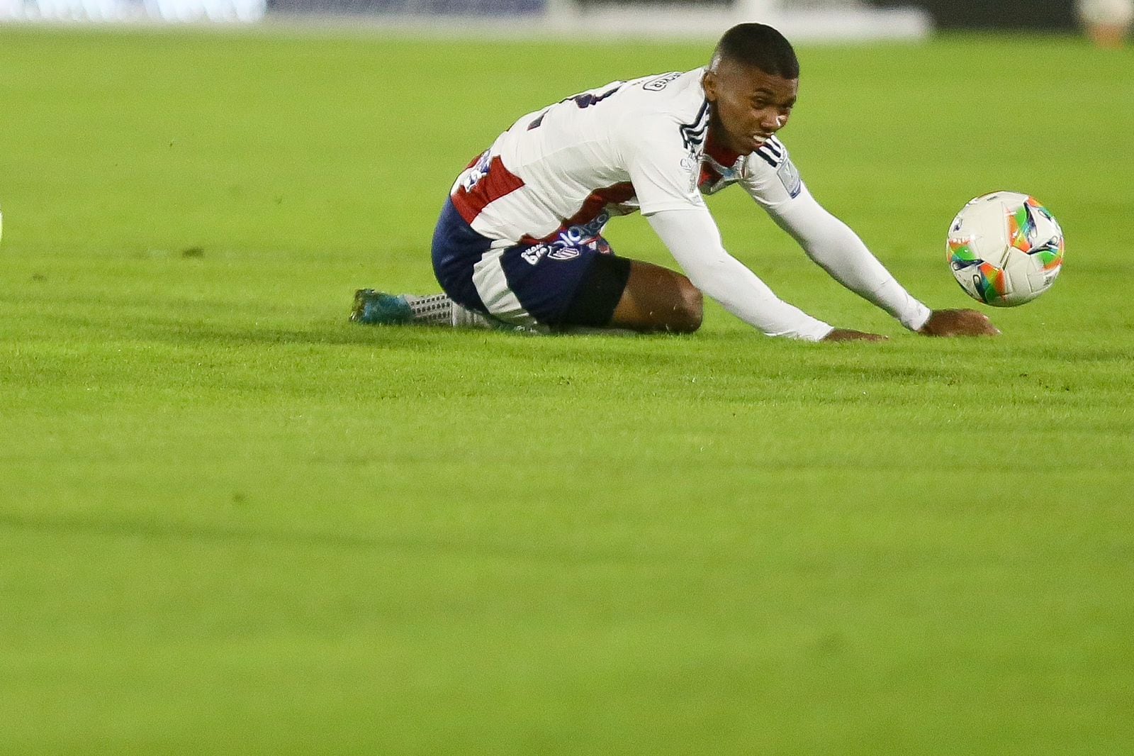 A pesar de su caída en Bogotá, Junior sigue líder. Sin embargo, para continuar en la cima, deberá ganar en la próxima fecha y así no depender de otros resultados.