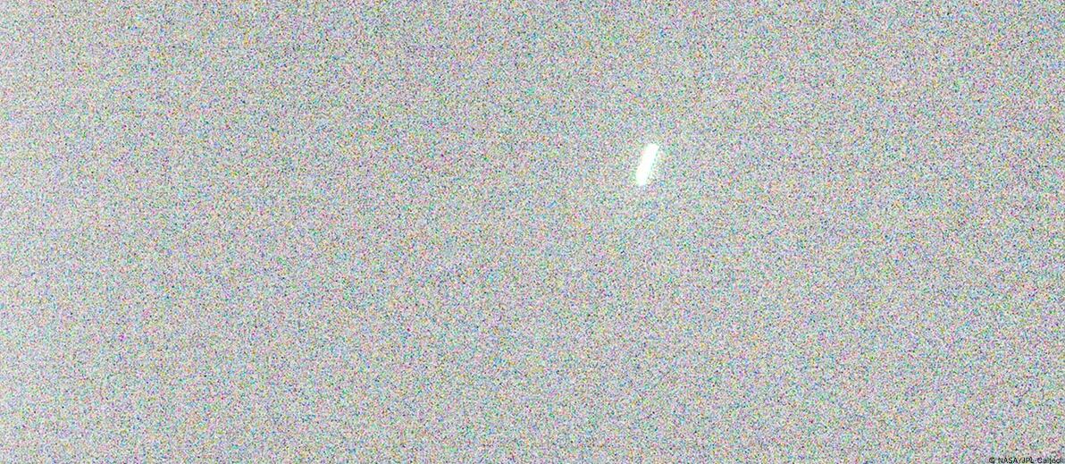 Una franja de luz detectada por la Navcam del róver marciano ha sido identificada por varios astrónomos como el posible cometa 3I/ATLAS.