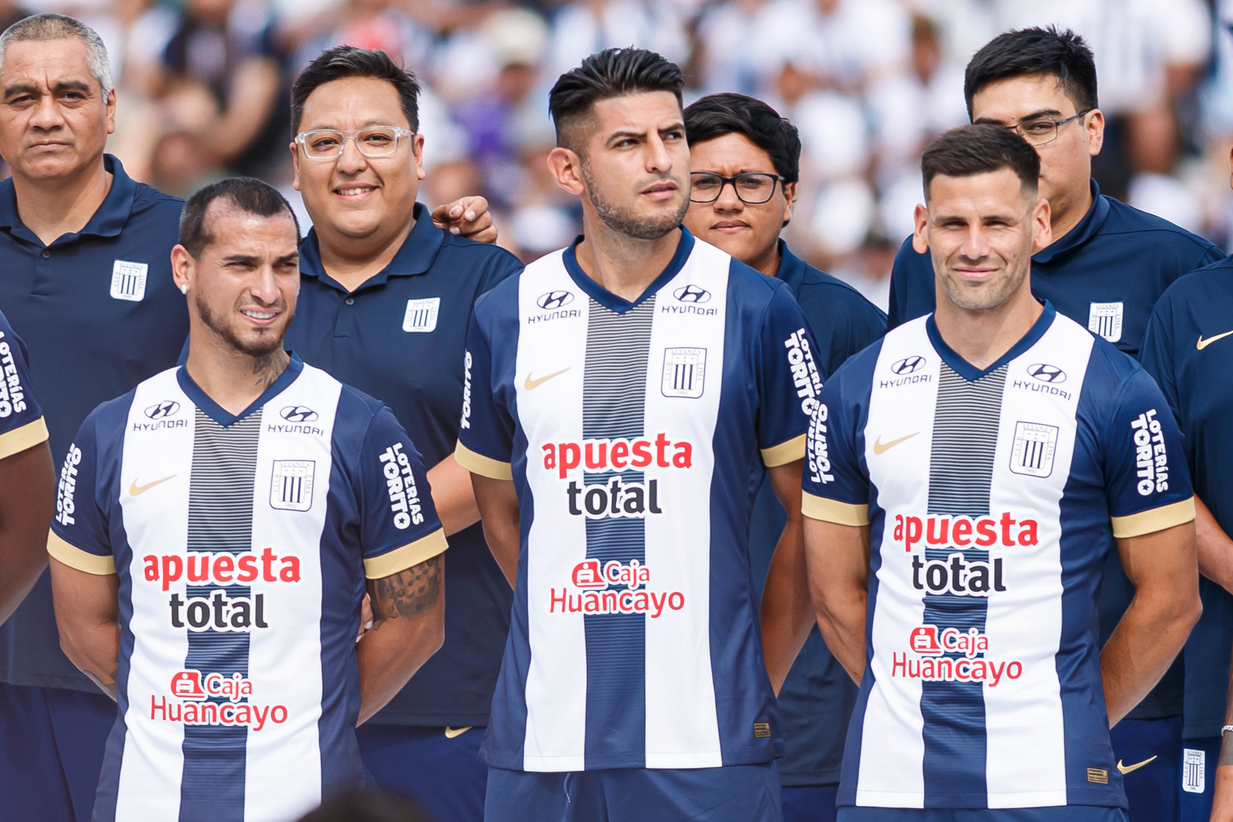 Miguel Trauco (izquierdo) y Carlos Zambrano (centro) en Alianza Lima