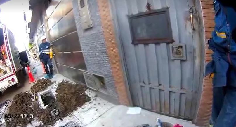 Funcionarios de Vanti inspeccionaron y se dieron cuenta de la cnexión fraudulenta de gas.