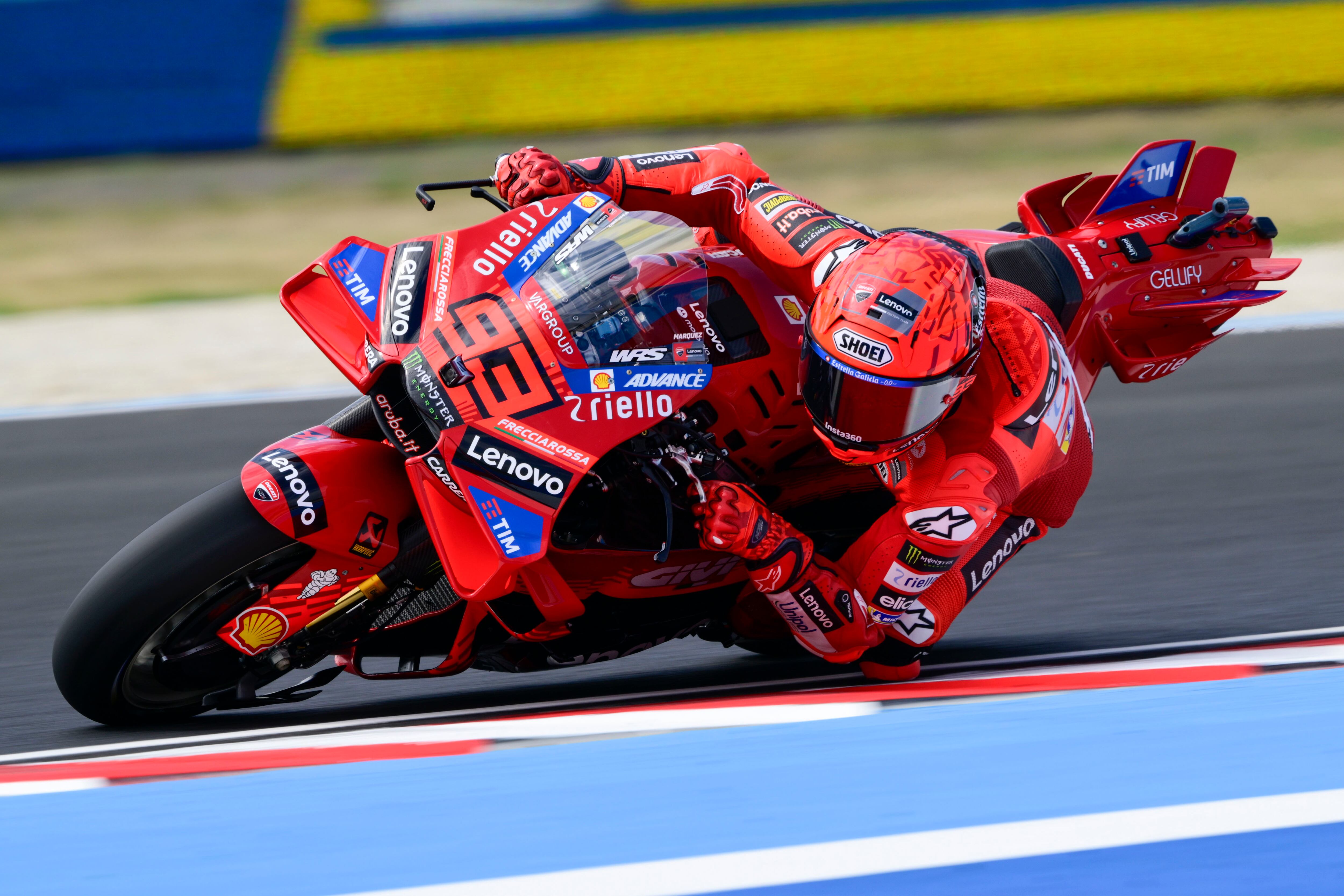 Marc Marquez en carrera con Lenovo Ducati (93).