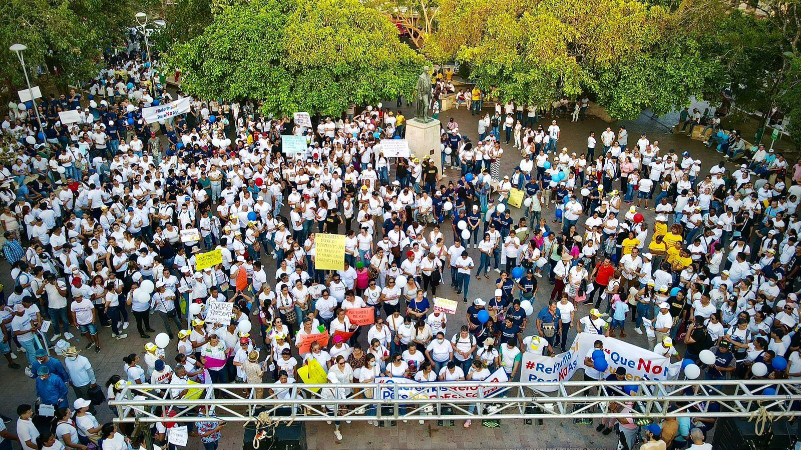 Marcha contra la reforma a la salud.