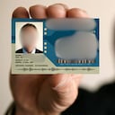 La Agencia de Seguridad Informática ha respondido a las inquietudes sobre selfies con documentos de identidad, destacando sus riesgos.