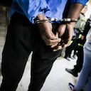 Contundente golpe del Comando Nocturno en Bogotá: fueron incautados 61 tubos con base de coca y 62 botellas de licor adulterado