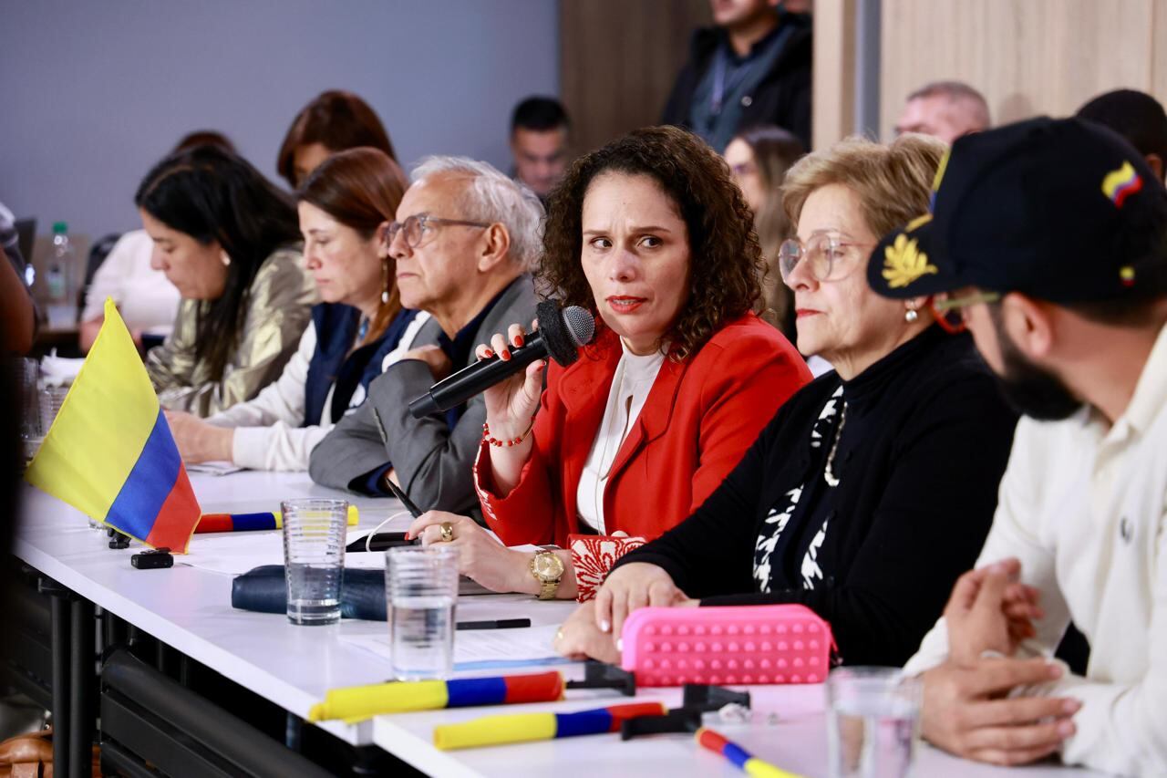 Mesa de concertación entre el gobierno y los transportadores. Tercer día.