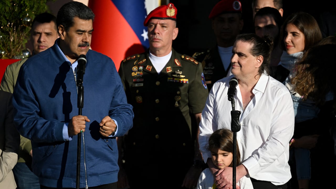 Venezuela's President Nicolas Maduro (L) speaks next to Colombian businessman Alex Saab (R) upon his arrival at the Miraflores Presidential Palace in Caracas on December 20, 2023. Alex Saab, alleged to be a "front man" for Venezuelan President Nicolas Maduro, arrived in the Caribbean country after being released from the United States, where he was on trial for money laundering. (Photo by Federico Parra / AFP)