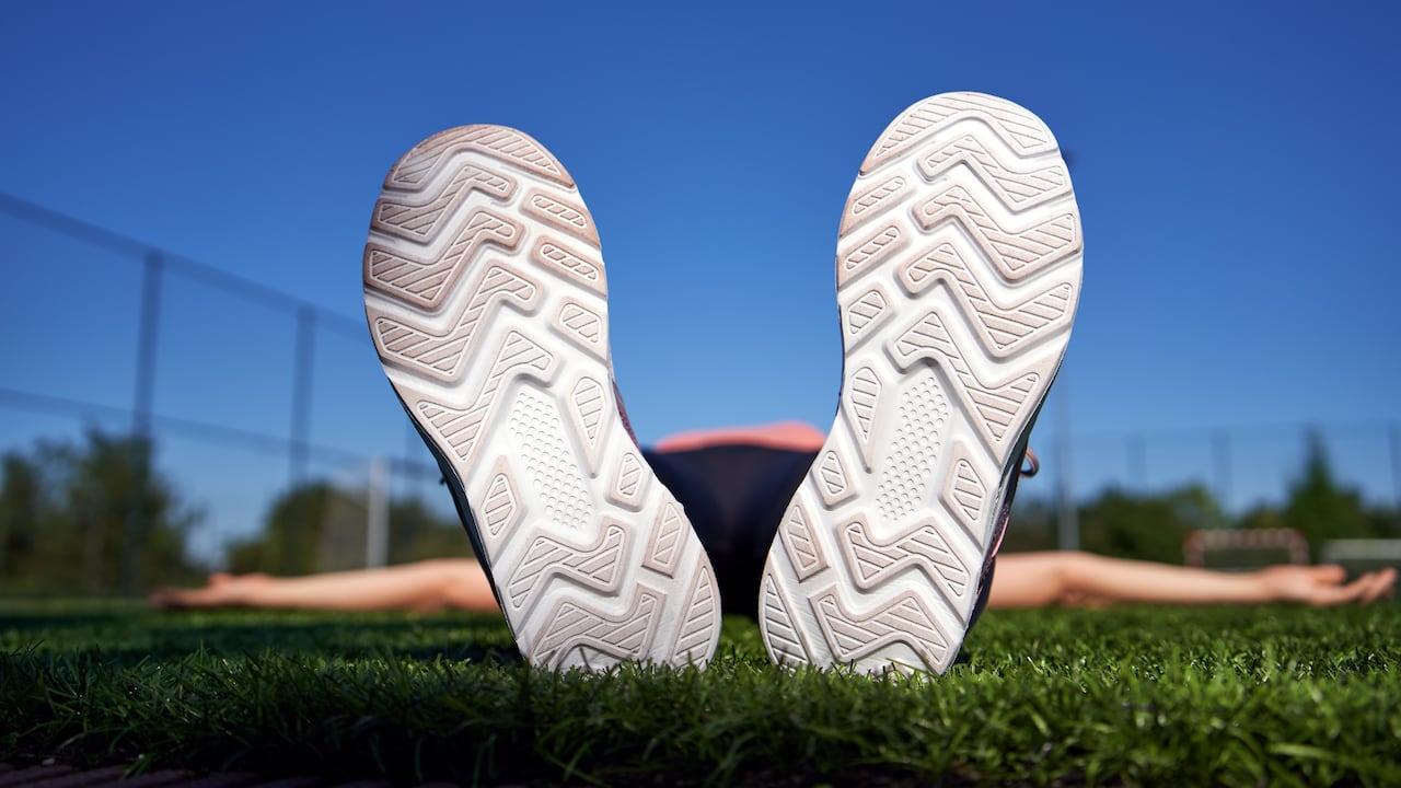 Suela de zapatillas color blanco.