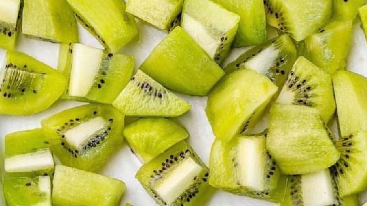 Frutas como el kiwi, se pueden incluir en el desayuno para evitar el colon irritable. Instagram: @skinnystutorial