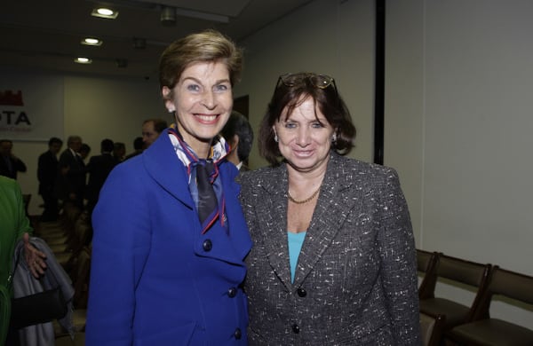 Carolina Barco y Mónica de Greiff.