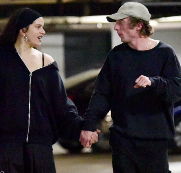 Rosalía y Jeremy Allen White estarían en una relación sentimental desde hace varios meses.