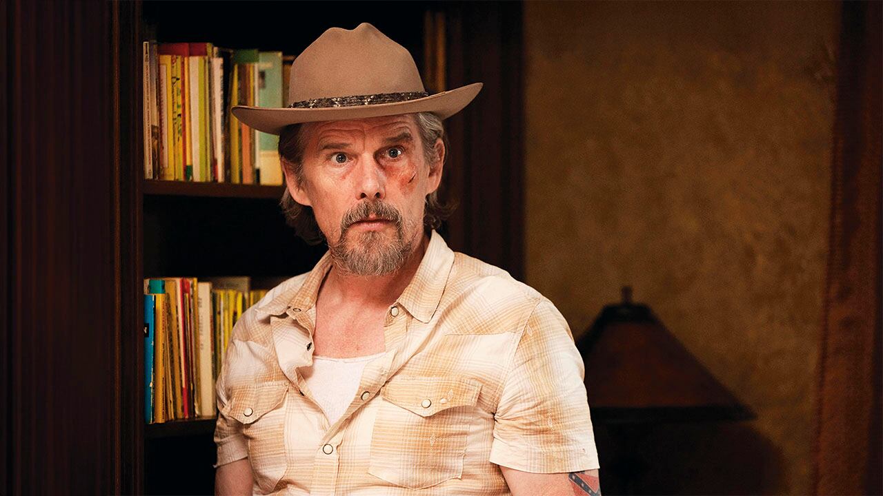 Cuenta las andanzas del periodista Lee Raybon (Ethan Hawke), un autoproclamado “historiador de la verdad” de Tulsa.