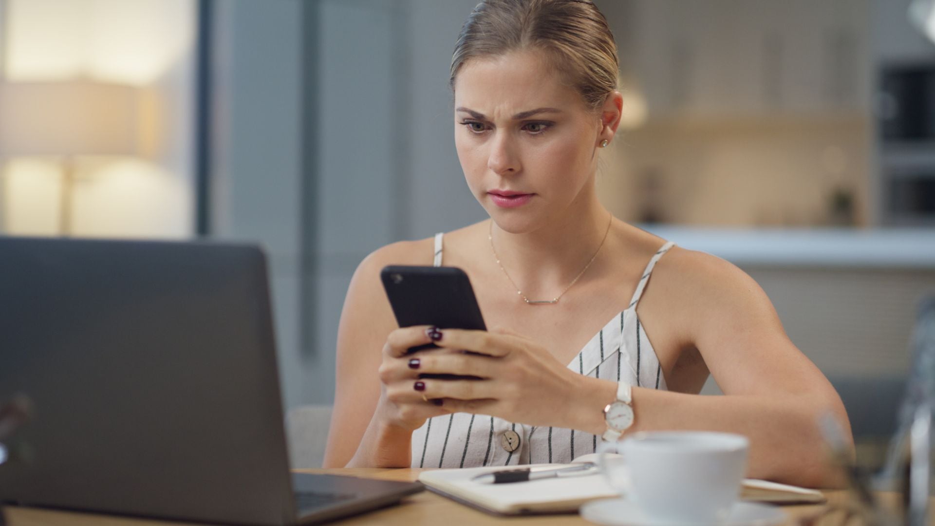 El ataque funciona mediante un malware que se instala en el celular y solicita permisos de accesibilidad.