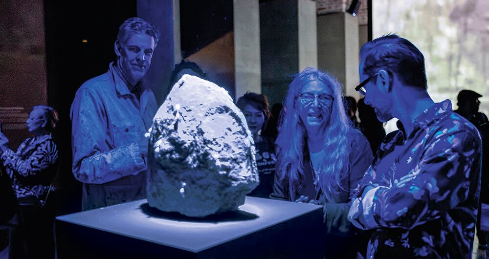 Mineral Andesita Horbléndica, una piedra volcánica cuyas propiedades salinas atraen mariposas que depositan sus larvas, integrada por Patti Smith y el Soundwalk Collective al proyecto. Foto: Santiago Bustamante