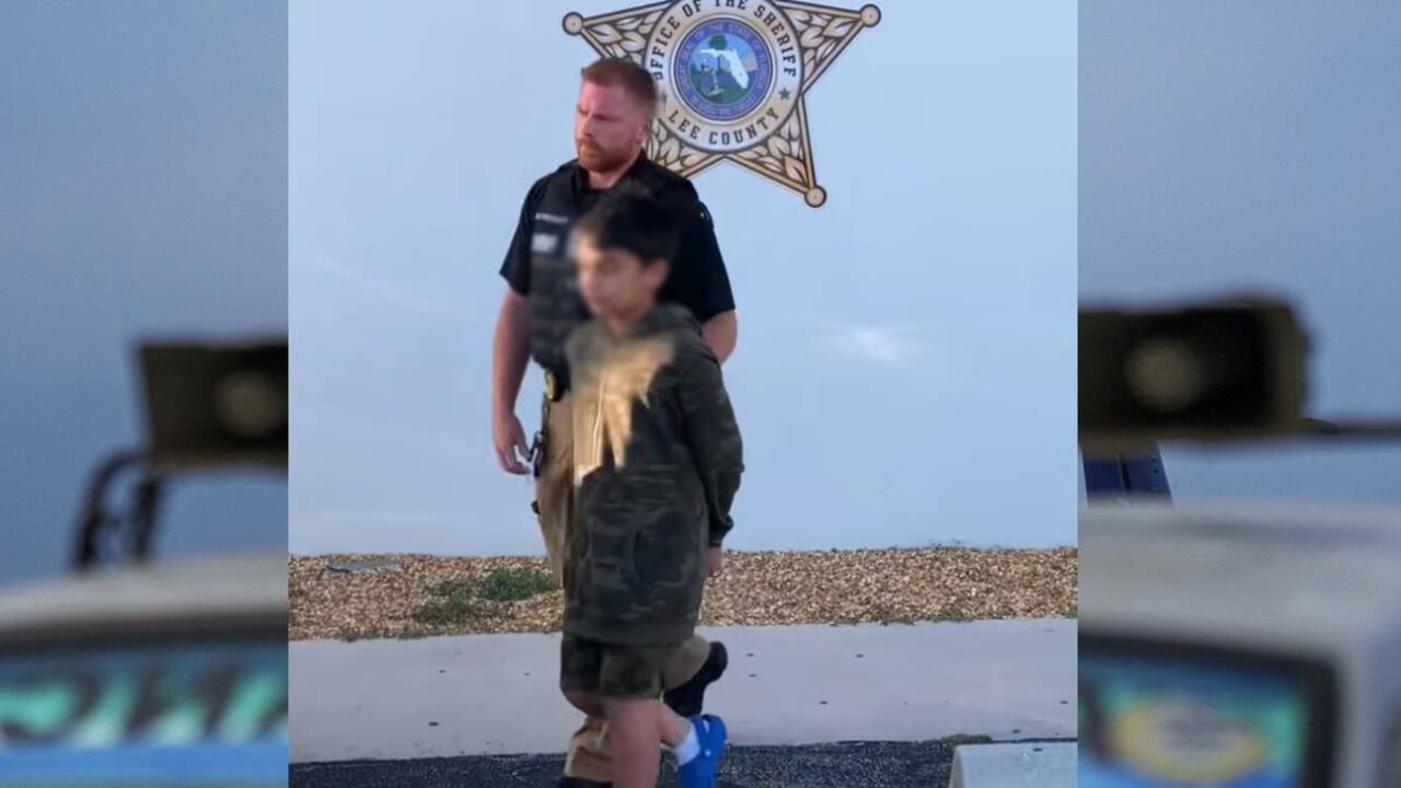 El menor había enviado la foto de 4 poderosas armas a un amigo, advirtiendo que las usaría para perpetrar una matanza en La Florida.