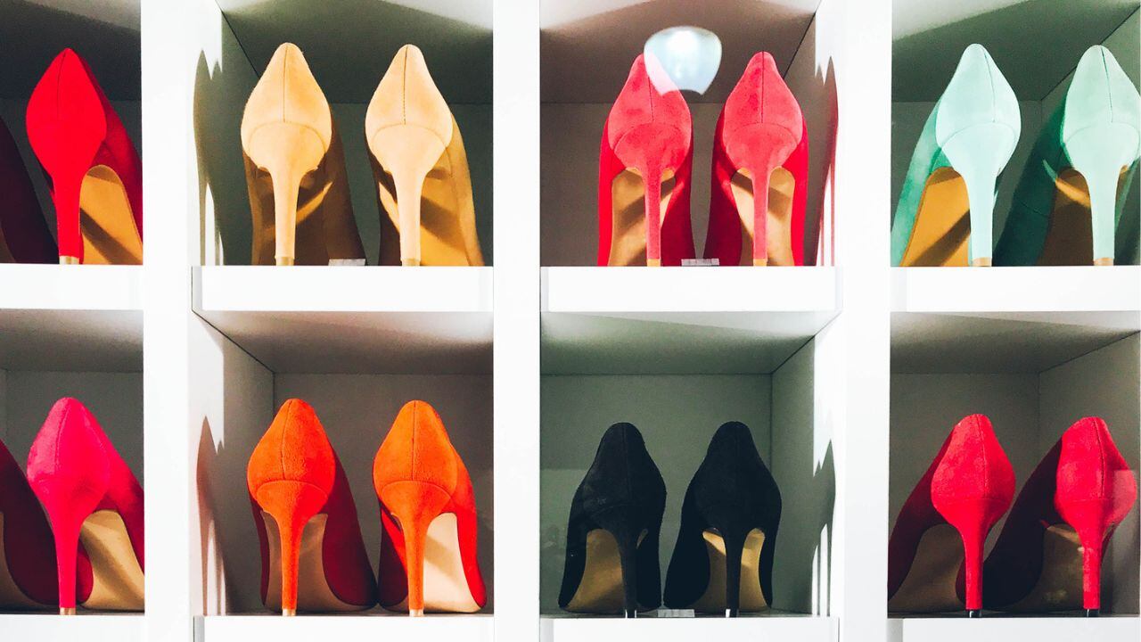 Así se deben guardar los zapatos para evitar las malas energías.