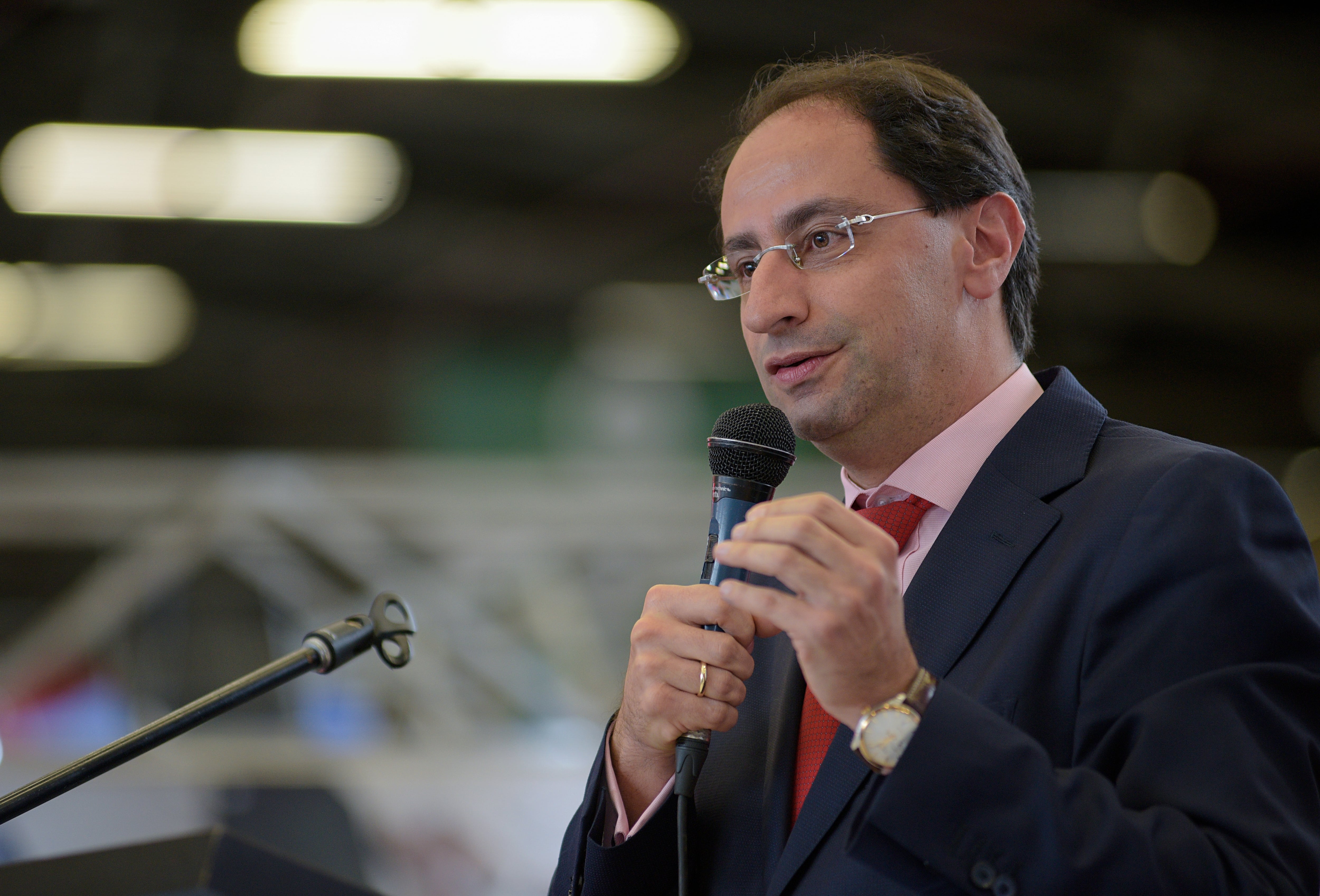 Jose Manuel Restrepo Ministro hacienda