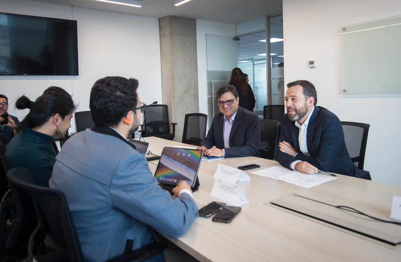 Encuentro entre el alcalde, Carlos Fernando Galán, y el superintendente de Salud, Luis Carlos Leal.
