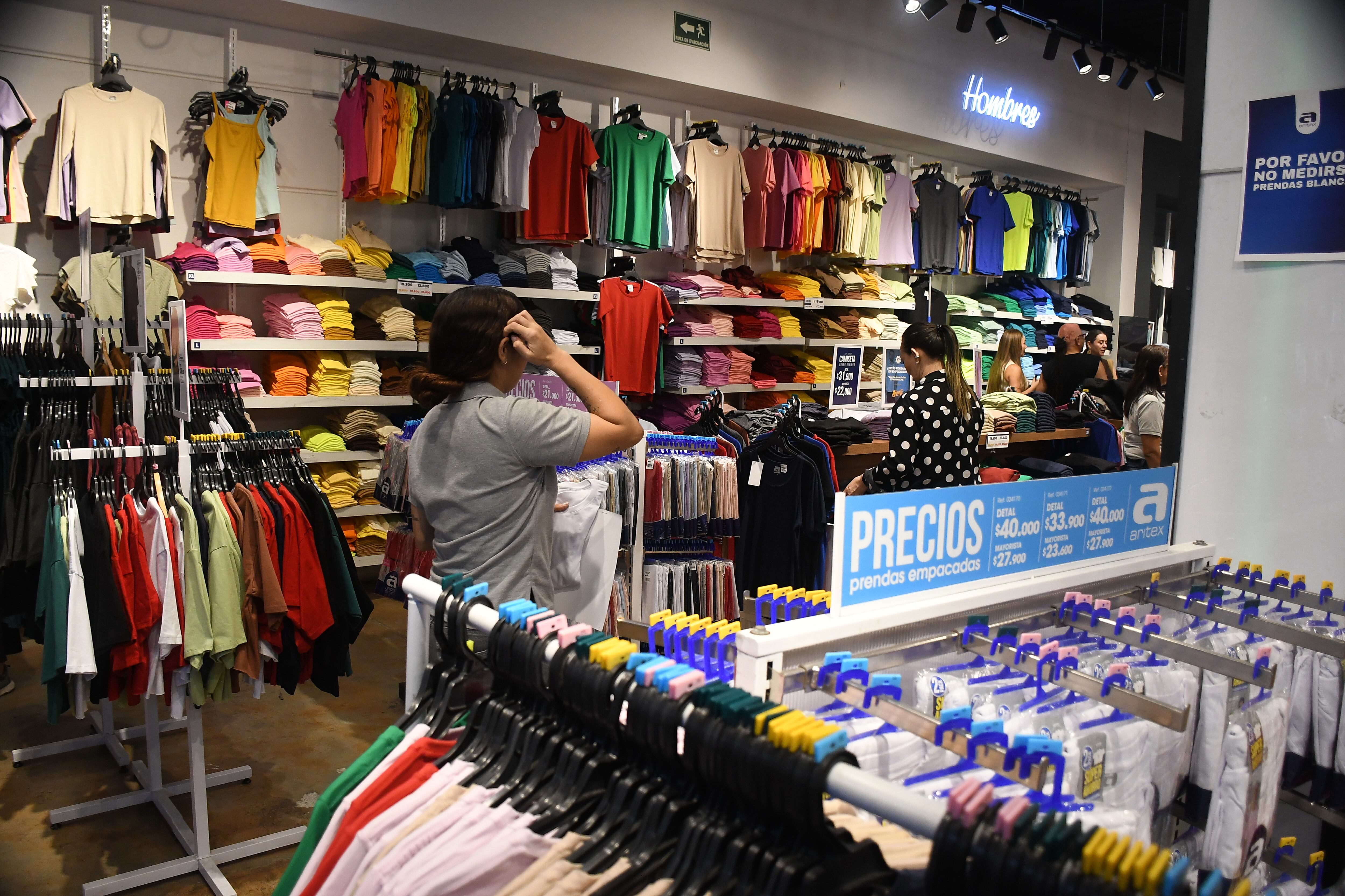 Cali: Recorrido  por la ruta de la moda caleña. Empresa textil Aritex.  Foto José L Guzmán