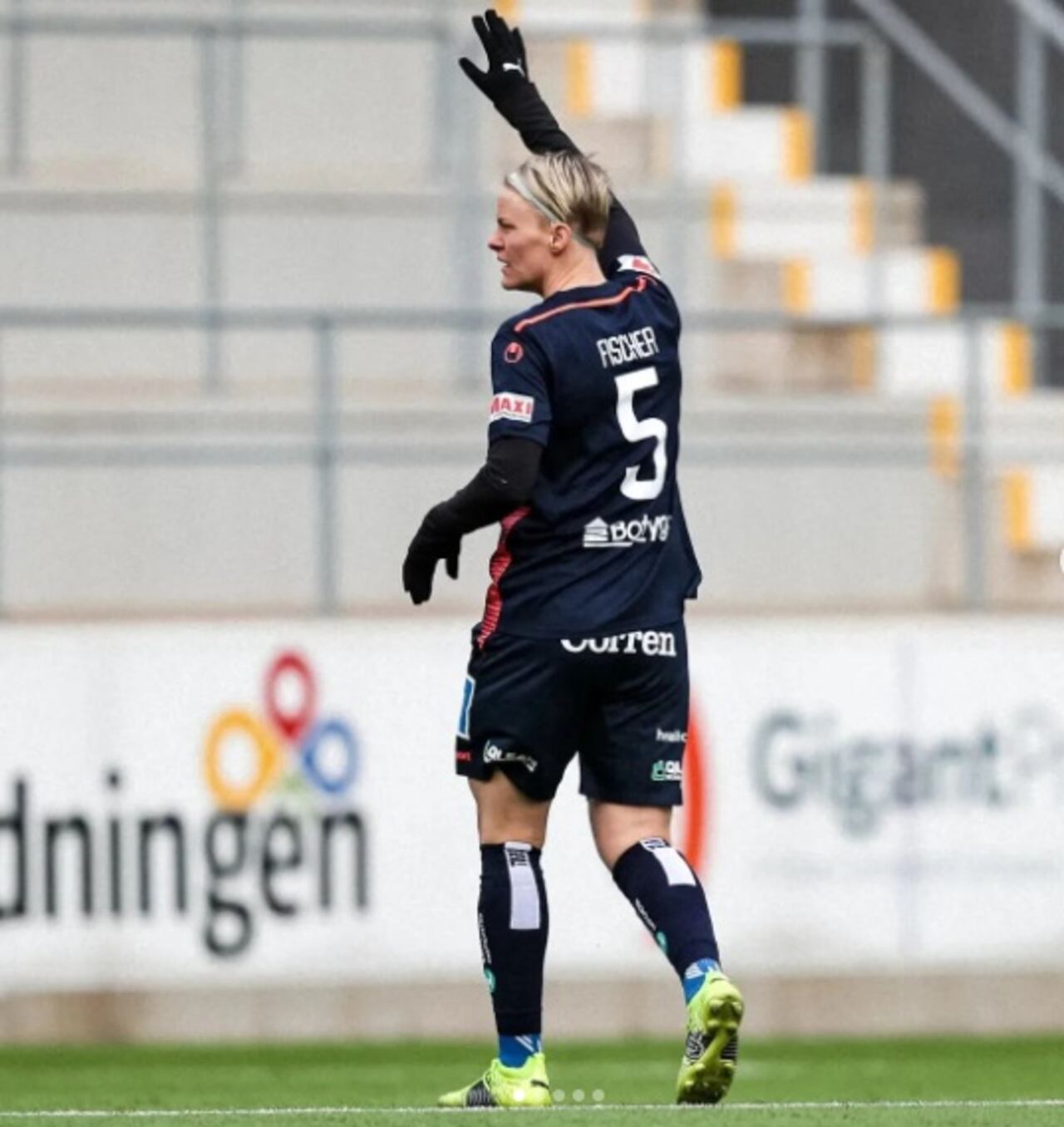 Nilla Fischer ahondó en lo desagradable que fue el examen al que se tuvieron que someter las futbolistas en el Mundial 2011.