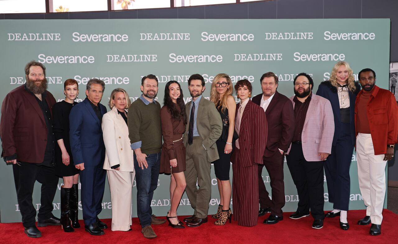 Ólafur Darri Ólafsson, Britt Lower, Ben Stiller, Patricia Arquette, Dan Erickson, Sarah Bock, Adam Scott, Dichen Lachman, Jen Tullock, Michael Chernus, Zach Cherry, Gwendoline Christie y Tramell Tillman asisten a la proyección especial All-Guild de la segunda temporada de la serie de Apple TV+ "Severance" en el DGA Theater Complex el 22 de marzo de 2025 en Los Ángeles, California.