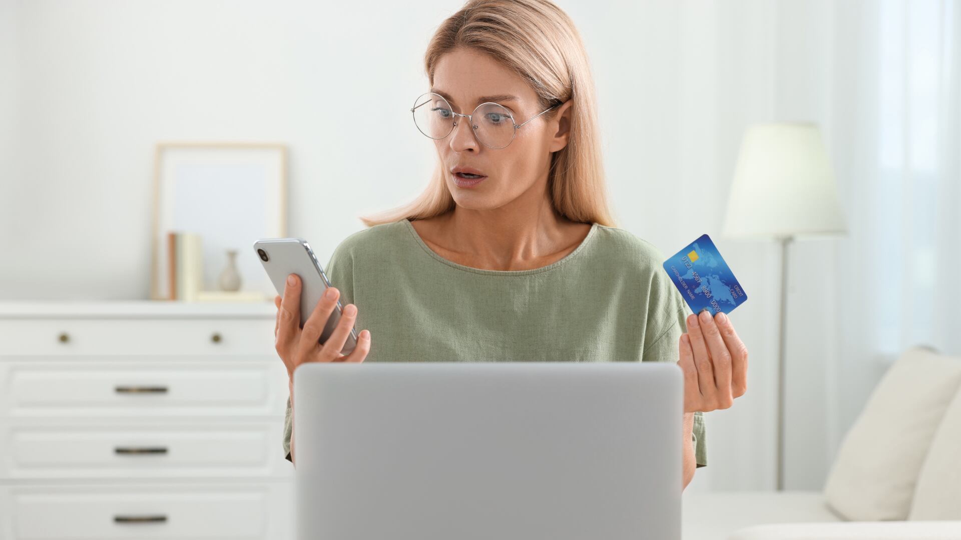 Los usuarios pueden ser víctimas de suplantación de identidad.