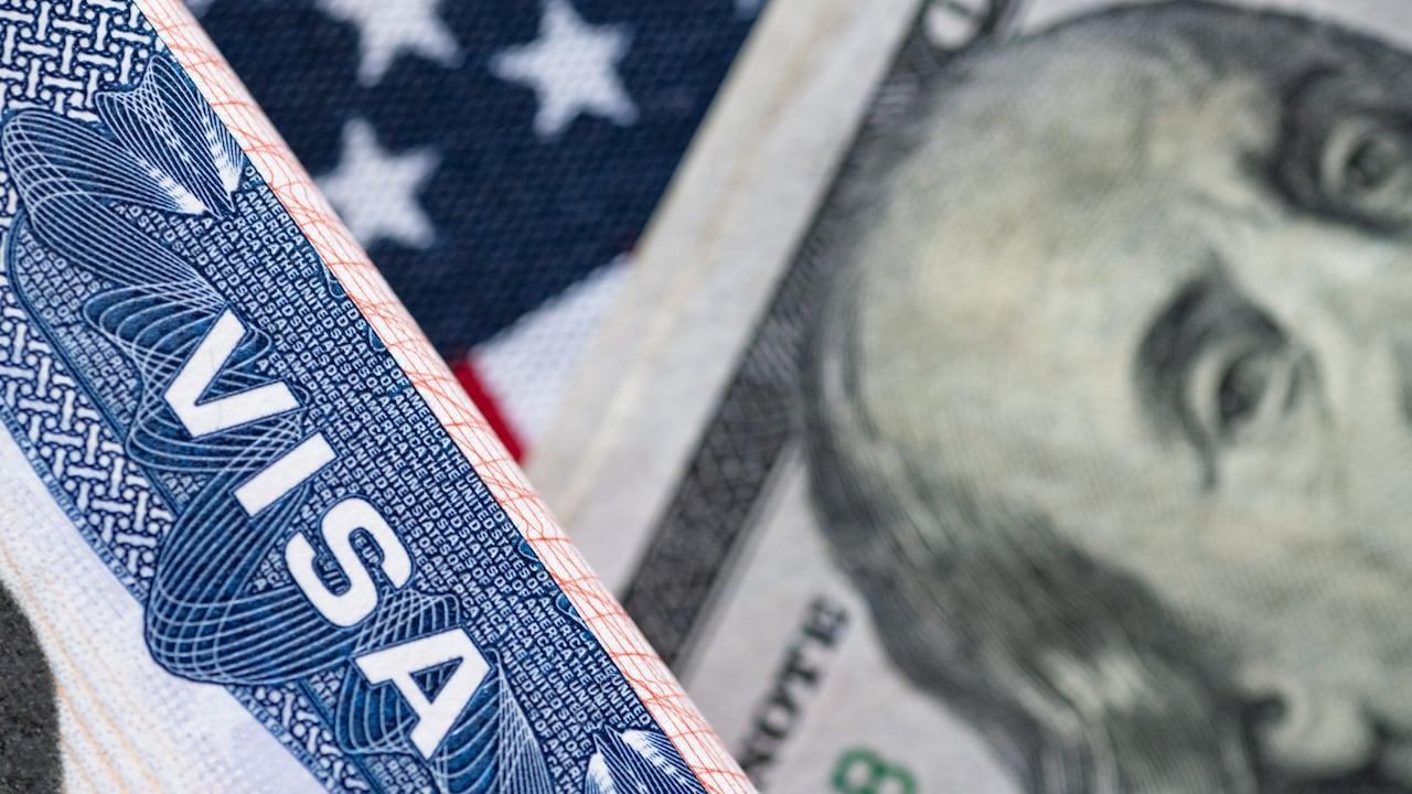 La caída en el precio del dólar en Colombia permite que el trámite de la visa estadounidense sea más bajo.