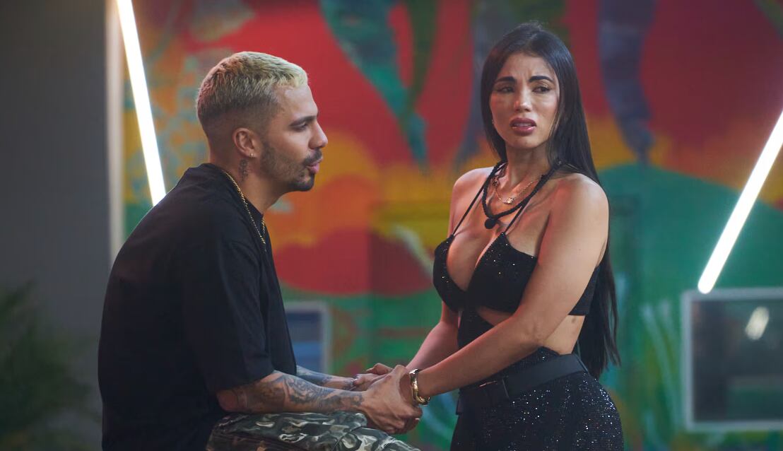 Altafulla tuvo humillante forma de darle dinero a Karina García y lo critican en redes.