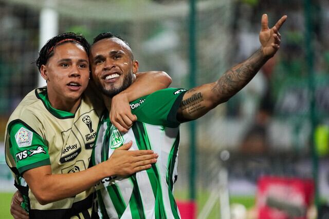 Kevin Parra (izq.) ha sido pieza clave con Nacional a lo largo de las fases finales.