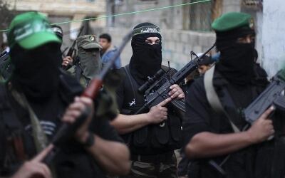 Hamas, el grupo islamista que controla la Franja de Gaza, sometida a bloqueo israelí, consideró la fuga como “un valiente y heroico acto” así como una “verdadera derrota” para el sistema de seguridad de Israel.