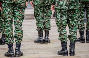 Un nuevo escándalo afronta el Ejército por cuenta de varios militares que habrían cambiado los fusiles por botellas de licor, discotecas y bochornosos escándalos en el Huila.